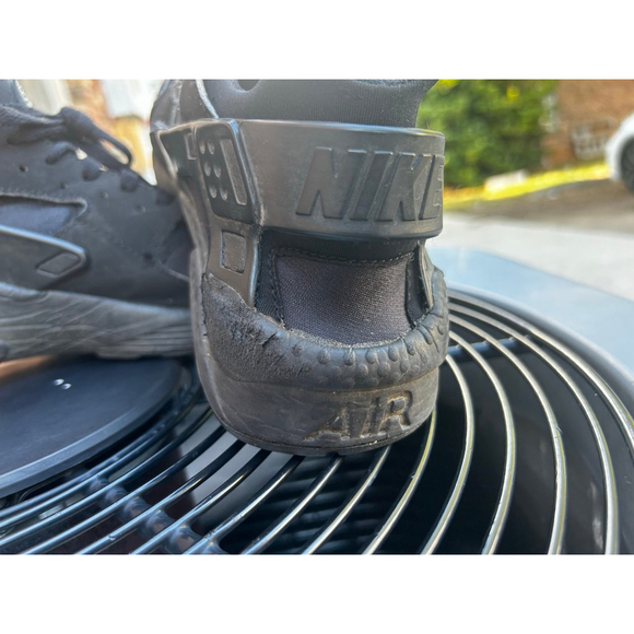Nike Air Huarache Triple Black(Men’s 10.5) - Picture 9 of 14
